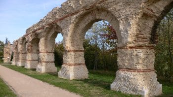 constructions romaines pour amener l eau en ville Lyon